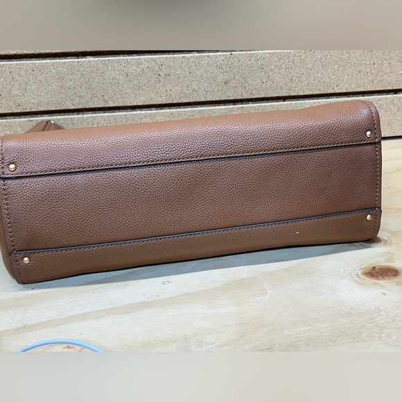 TORY BURCH EVERLY TOTE 👜 WITHOUT DUST BAG CAN’T REMEMBER EVER USING IT - Picture 13 of 16